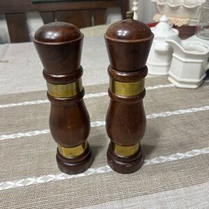 Vintage Walnut Wood & Brass Salt & Pepper Mill Grinders Mid Century Modern